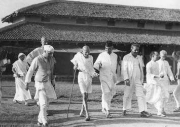 Gandhi with politicians at Sevagram Ashram